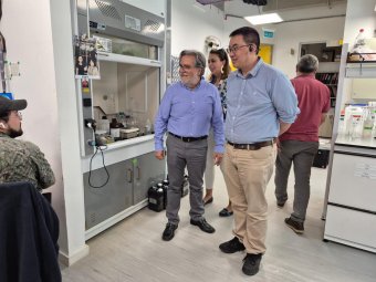 Académico chino visita la Escuela de Ciencias del Mar de la PUCV para fortalecer cooperación e intercambio estudiantil y académico