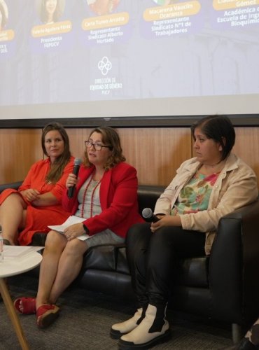 PUCV conmemora el Día Internacional de la Mujer con coloquio triestamental sobre derechos y democracia