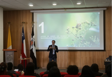 Charla de sostenibilidad tributaria para la transferencia de investigación al pregrado fortalece vínculo con estudiantes