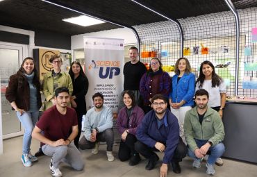 Proyectos institucionales PUCV: Science Up y Conocimientos 2030 comparten buenas prácticas y experiencias