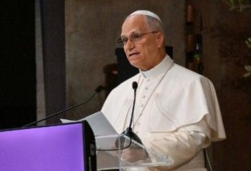El Papa León XIV a los universitarios: sean artesanos de paz, el rearme enriquece a las élites