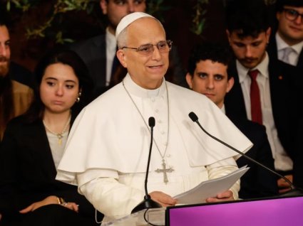 El Papa León XIV a los universitarios: sean artesanos de paz, el rearme enriquece a las élites