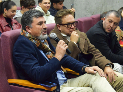 Gobernador Rodrigo Mundaca dialoga sobre ciencia, innovación y desarrollo regional en la Facultad