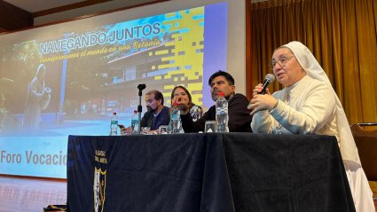 Académico de la Facultad Eclesiástica de Teología PUCV participó en Semana Vocacional del Liceo Juana Ross de Edwards