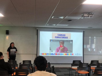 Estudiantes de 5to en Taller de Expresión de la Voz