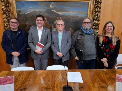 Profesor Guillermo Calderón presentó su libro "Del Dios desconocido al Dios que insiste"